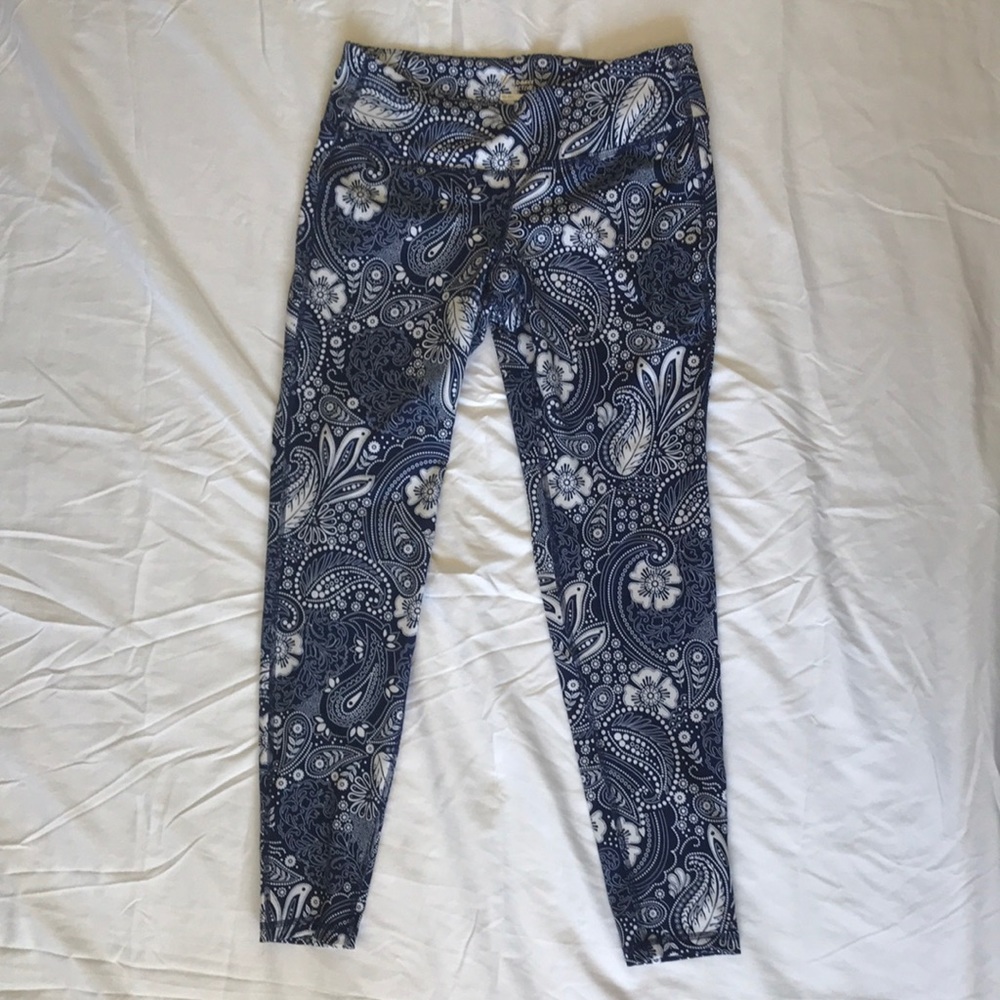 Old Navy Active Go-Dry Leggings- Navy Blue Paisely
